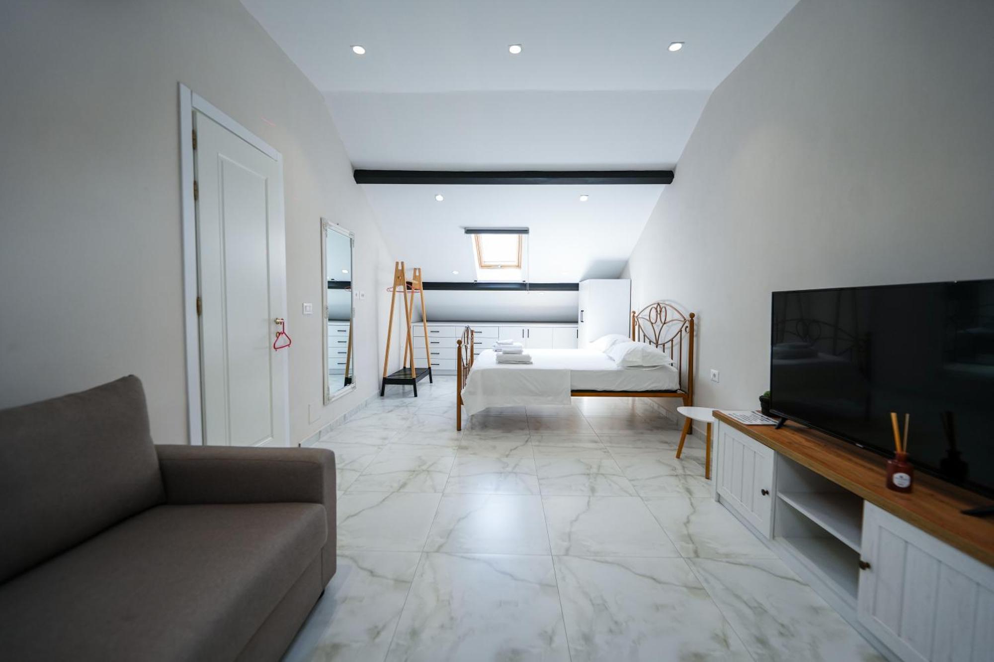 City Center Hideout - Studio Apartment Tirana Exterior foto